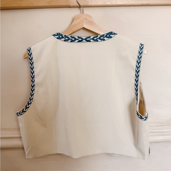 Embroidered blue & white vest - Picture 3 of 3